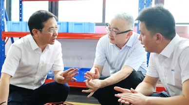 赣州市委书记黄喜忠实地调研赣州雷茨等企业，专题研究装备制造产业高质量发展