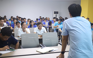 锐天科技召开8月份月度工作总结大会以及新进员工介绍